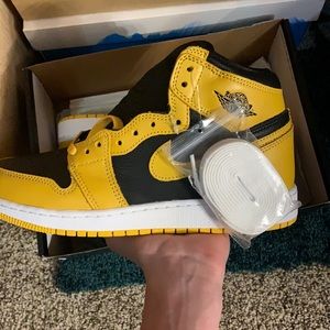 Jordan 1 pollen size 7y brand new with tags